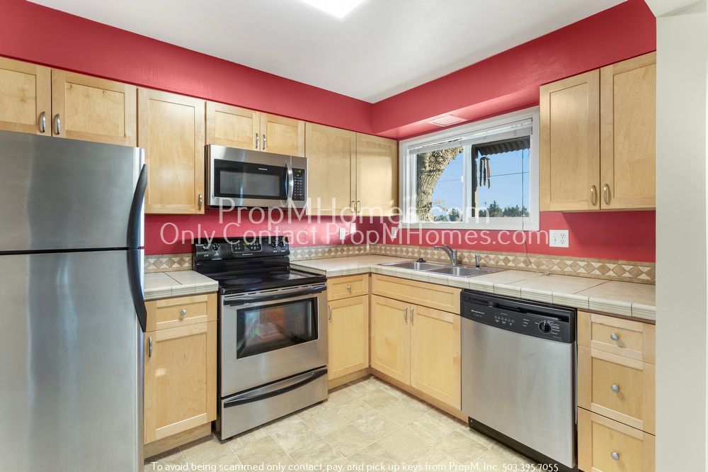 SW Portland Two Bedroom Condo In The Heart Of Burlingame! property image