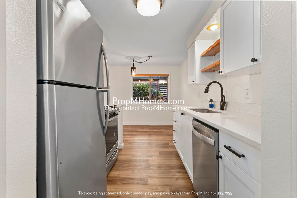 Wonderful Two Bedroom Condo In SE Portland! property image