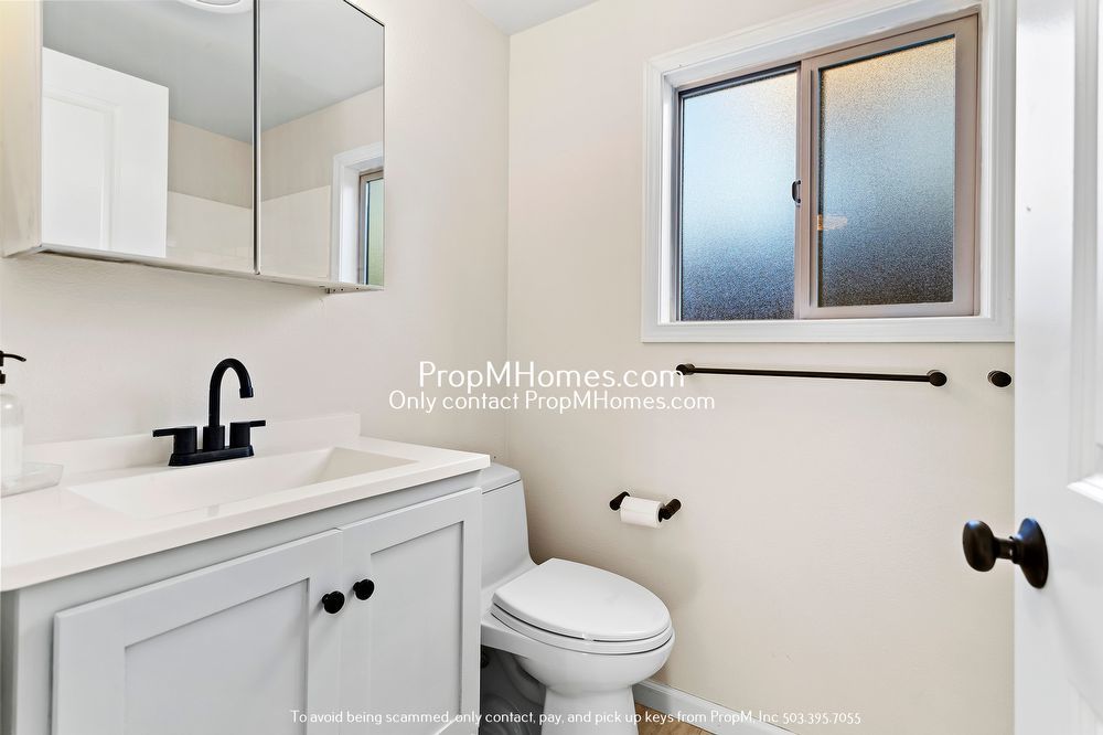 Wonderful Two Bedroom Condo In SE Portland! property image