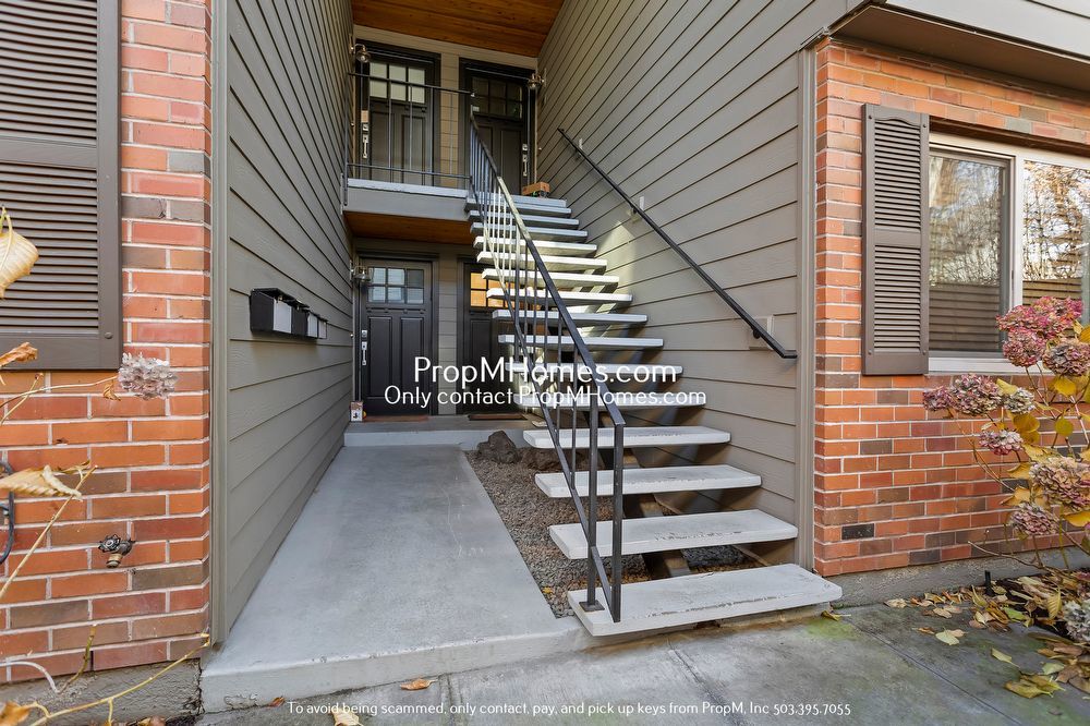 Wonderful Two Bedroom Condo In SE Portland! property image