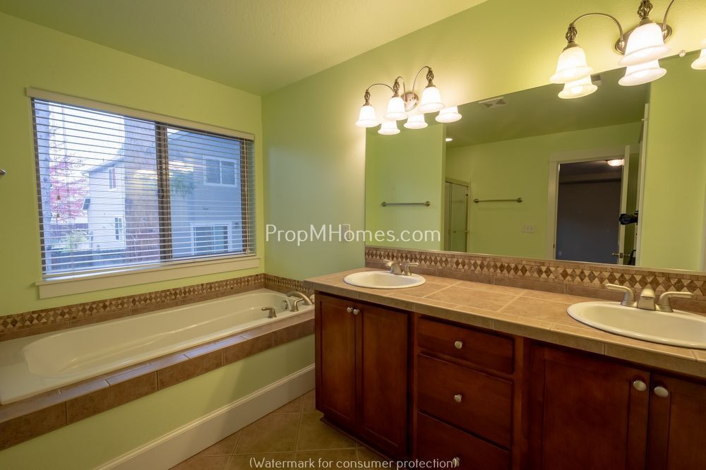 Beautiful Open Concept Three Bedroom Home In Bethany! property image