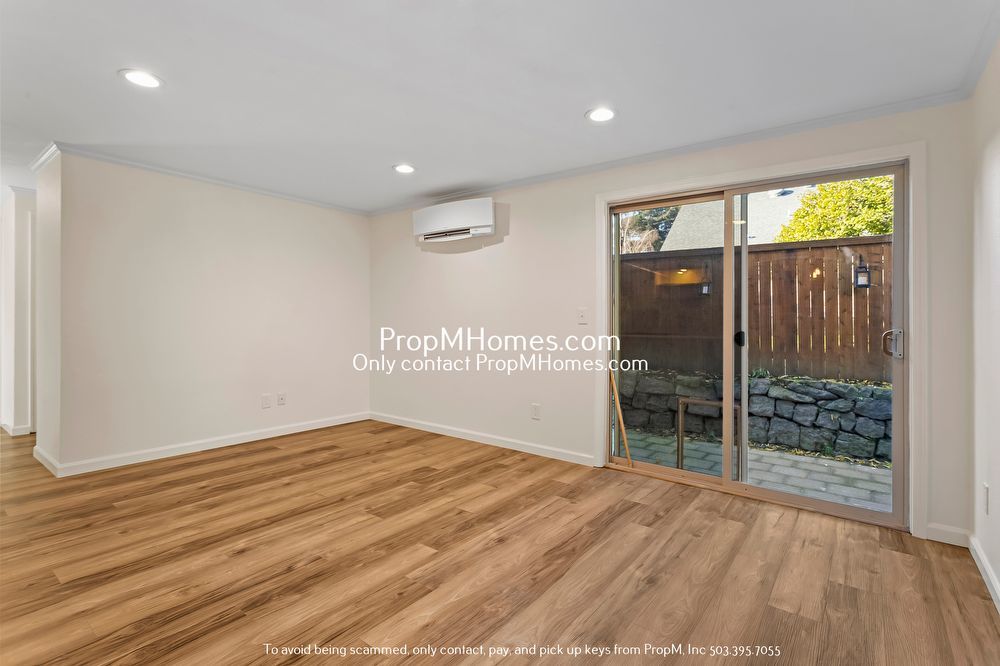 Wonderful Two Bedroom Condo In SE Portland! property image