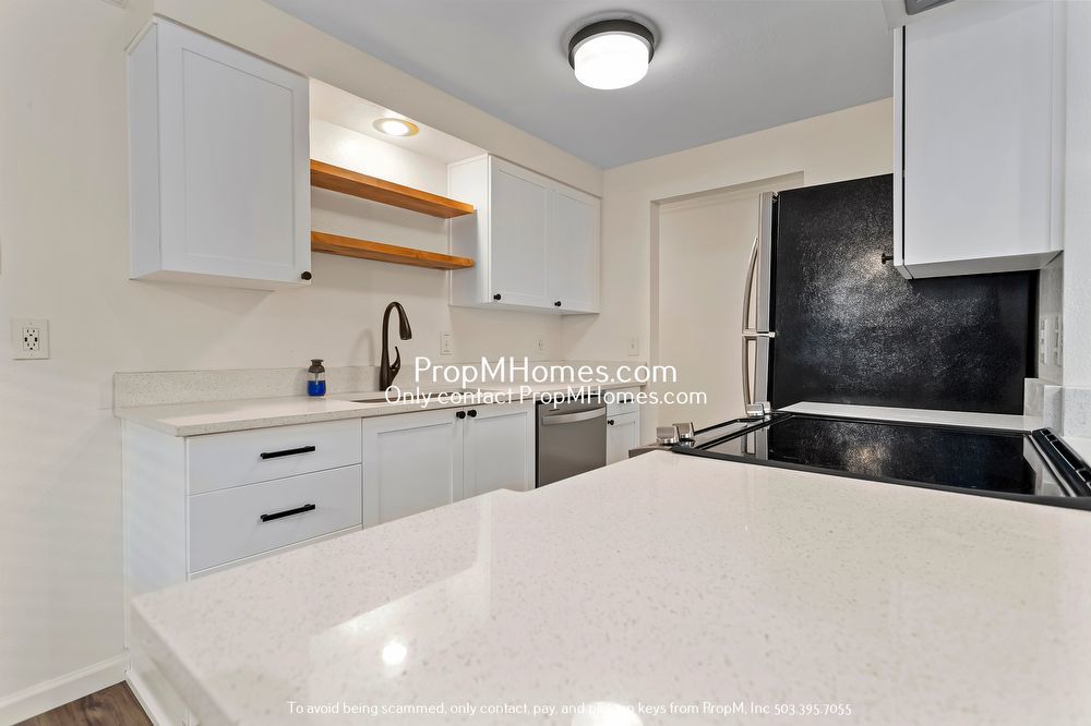 Wonderful Two Bedroom Condo In SE Portland! property image